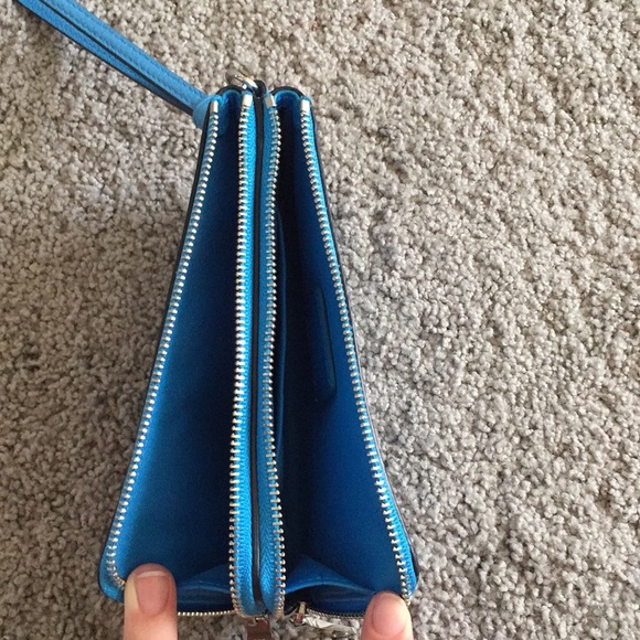 Coach wristlet - Picture 3 of 7